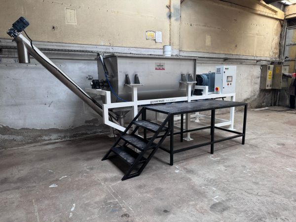 2500 Litre Yükleme Boşaltma Sistemli Yatay Toz Karıştırıcı Sistemi