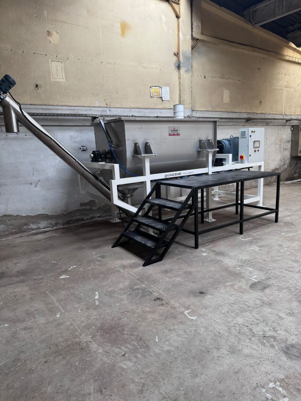 2500 Litre Yükleme Boşaltma Sistemli Yatay Toz Karıştırıcı Sistemi