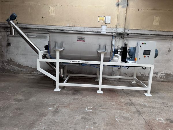 2500 Litre Yükleme Boşaltma Sistemli Yatay Toz Karıştırıcı Sistemi