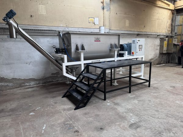 2500 Litre Yükleme Boşaltma Sistemli Yatay Toz Karıştırıcı Sistemi