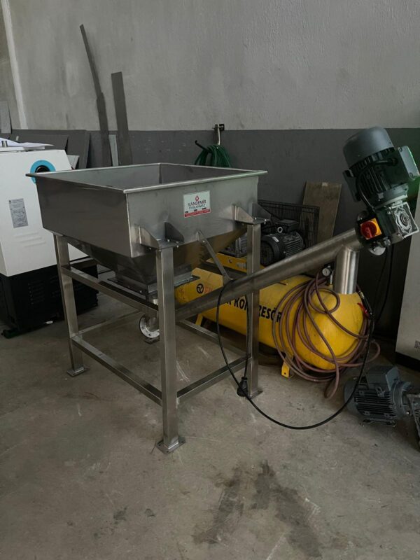 Bunkerli Taşıyıcı Helezonu