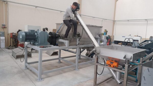 2000 Lt Yüklemeli̇ Ve Boşaltmalı Yatay Toz Karıştırıcı Mi̇kser