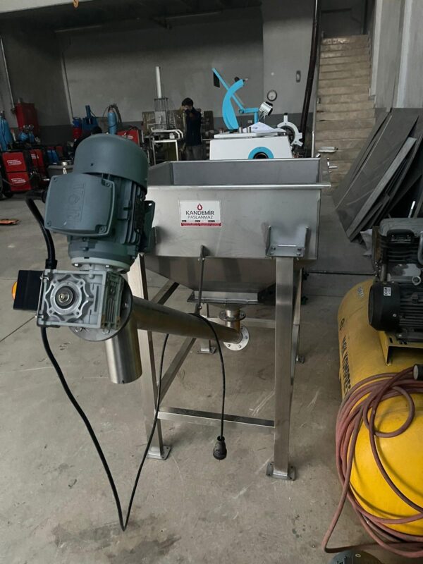 Bunkerli Taşıyıcı Helezonu