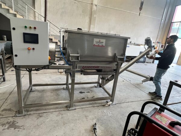 500 Li̇tre Yatay Boşaltmalı Toz Karıştırıcı Mi̇kser